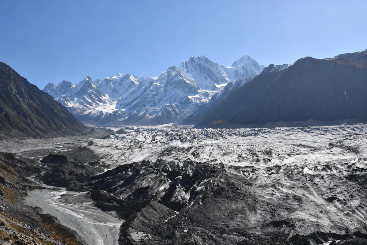 Strong earthquake hits Hindu Kush, shaking Afghanistan and Pakistan
